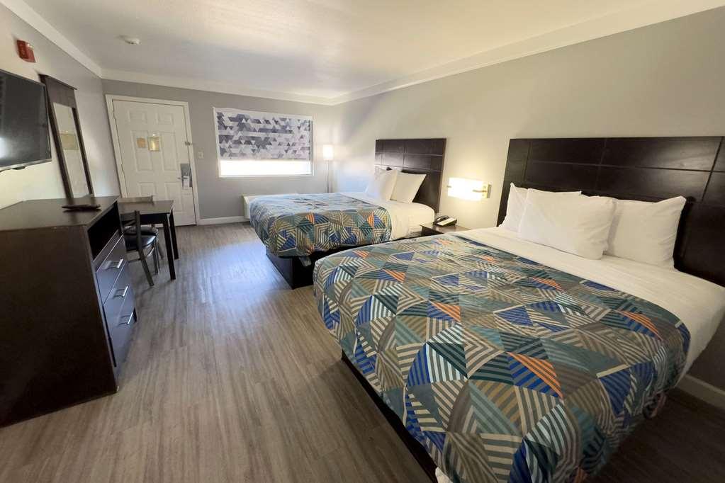 Days Inn By Wyndham Gonzales Room photo